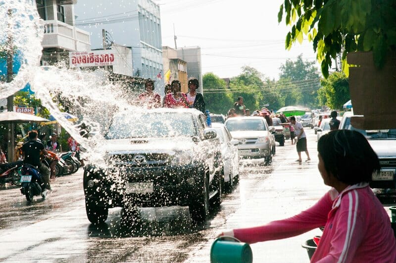 วันสงกรานต์ วันปีใหม่ไทย มารู้จักความสําคัญและกิจกรรมกัน 3 วันสงกรานต์ วันปีใหม่ไทย มารู้จักความสําคัญและกิจกรรมกัน 1