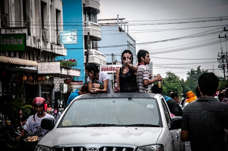 วันสงกรานต์ วันปีใหม่ไทย มารู้จักความสําคัญและกิจกรรมกัน 2 วันสงกรานต์
