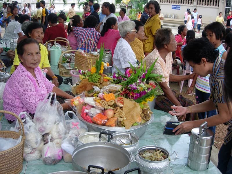 วันสารทไทย หรือ วันสารทเดือนสิบ