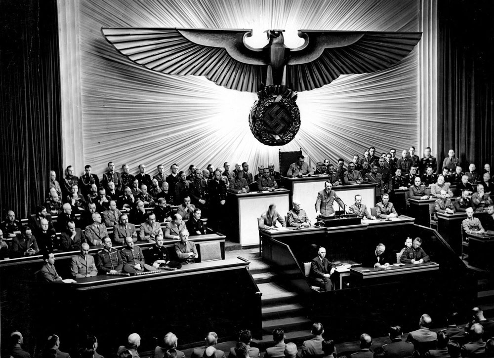 อดอล์ฟ ฮิตเลอร์ ประกาศสงครามกับสหรัฐอเมริกาจากไรชส์ทาค 11 ธันวาคม 1941 ภาพจาก Bundesarchiv