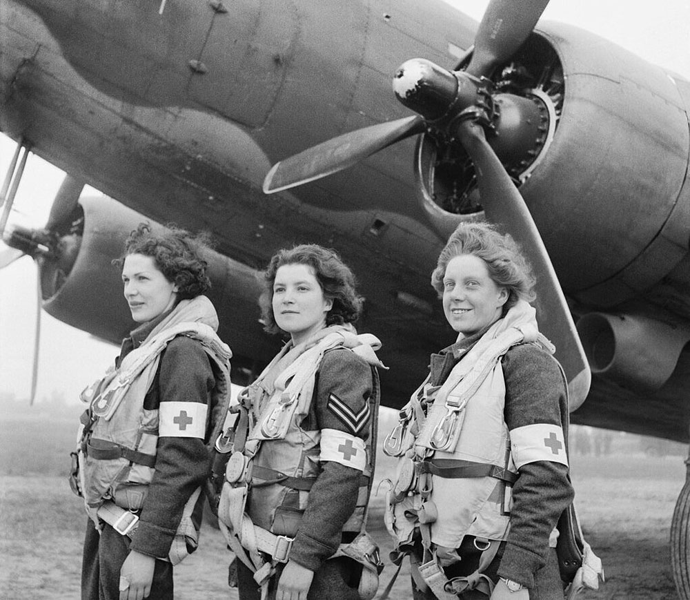 สมาชิกกองทัพอากาศหญิงคนแรกที่ได้รับเลือกให้บินตามหน้าที่พยาบาลทางอากาศไปยังฝรั่งเศส 1944