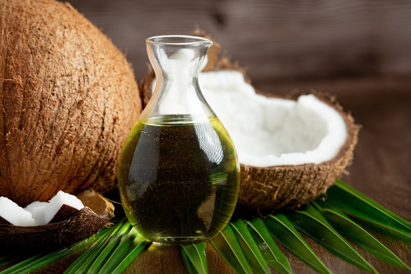 jug-coconut-oil-whit-coconut