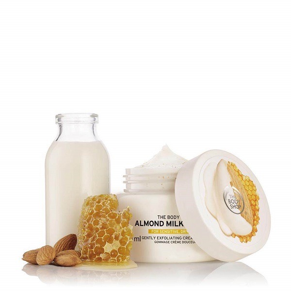  สครับผิวขาว The-Body-Shop-Almond-Milk-Honey-Gently-Exfoliating-Cream-Body-Scrub