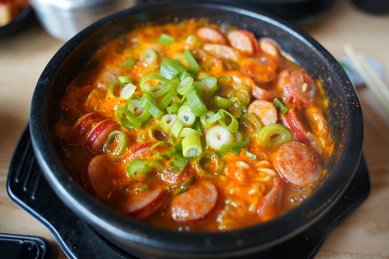 บูเดชิเก (Budae-jjigae)