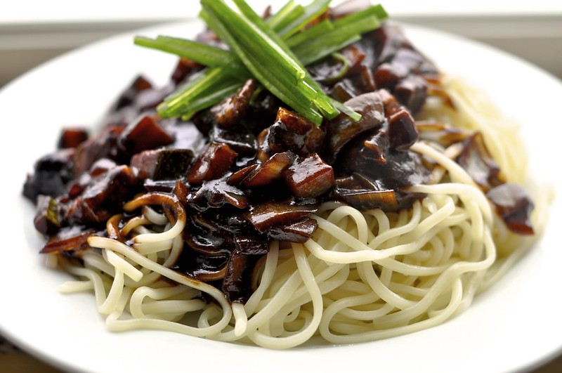 จาจังมยอน (Jajangmyeon)