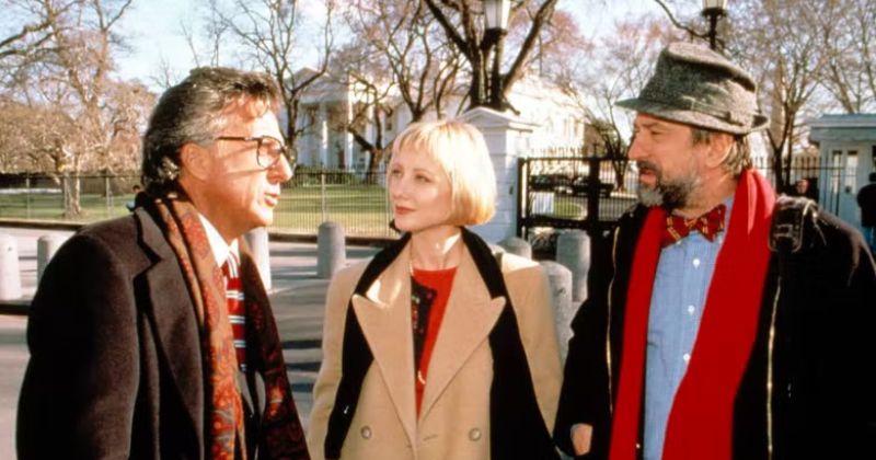 หนังการเมืองอเมริกา เรื่อง Wag the Dog 1997