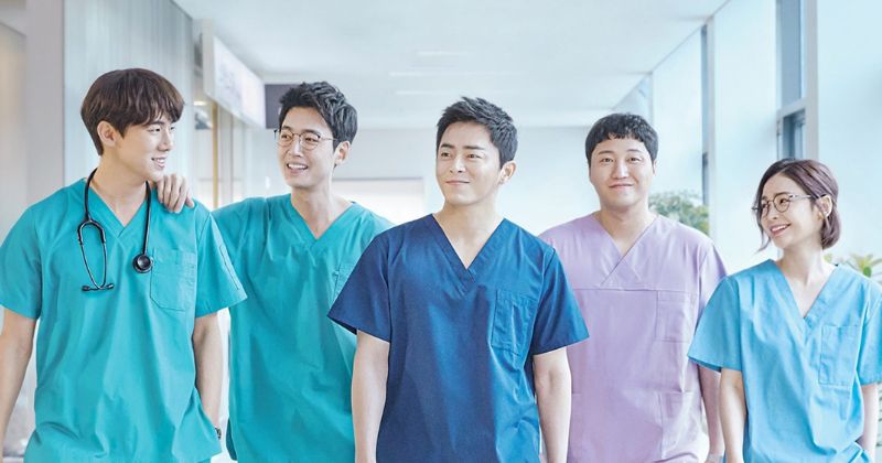 ซีรีส์เกาหลีน่าดูบน Netflix เรื่อง Hospital Playlist เพลย์ลิสต์ชุดกาวน์
