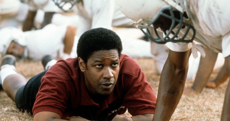 หนังกีฬา Remember the Titans ไททันส์ สู้หมดใจ เกียรติศักดิ์ก้องโลก (2000)