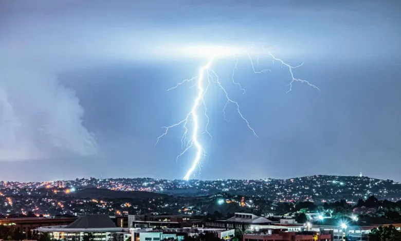 ทำความเข้าใจเรื่องไฟกระชากคืออะไร เกิดจากอะไร และการป้องกัน