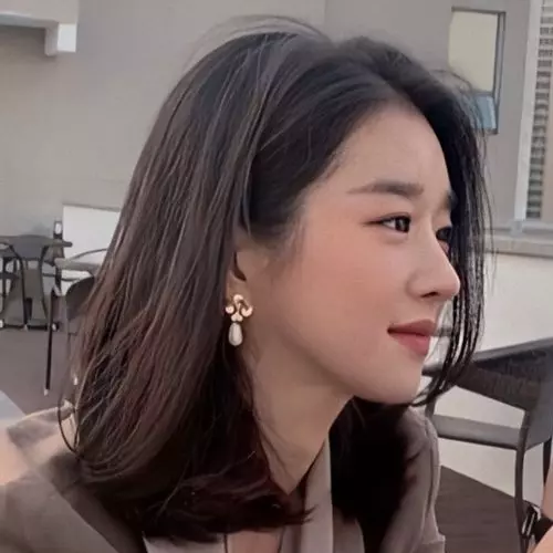 ทรงผมผู้สูงอายุหญิงสไตล์เกาหลี ทรงผมยาวประบ่าตรง #9 ทรงผมผู้สูงอายุหญิงสไตล์เกาหลี ทรงผมยาวประบ่าตรง