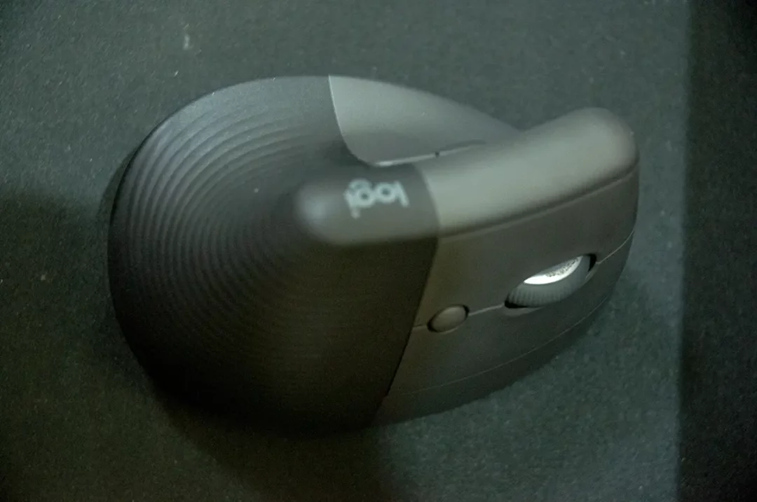 รีวิว Logitech Lift Vertical Ergonomic Mouse เมาส์แนวตั้ง