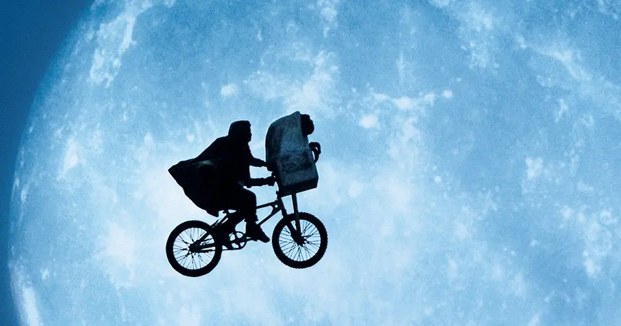 หนังไซไฟสตีเวน สปีลเบิร์ก (Steven Spielberg) เรื่อง E.T. the Extra-Terrestrial (อี.ที. เพื่อนรัก)