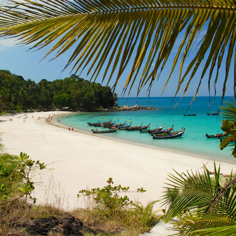 ทะเลที่สวยที่สุดในประเทศไทย หาดฟรีด้อม จังหวัดภูเก็ต