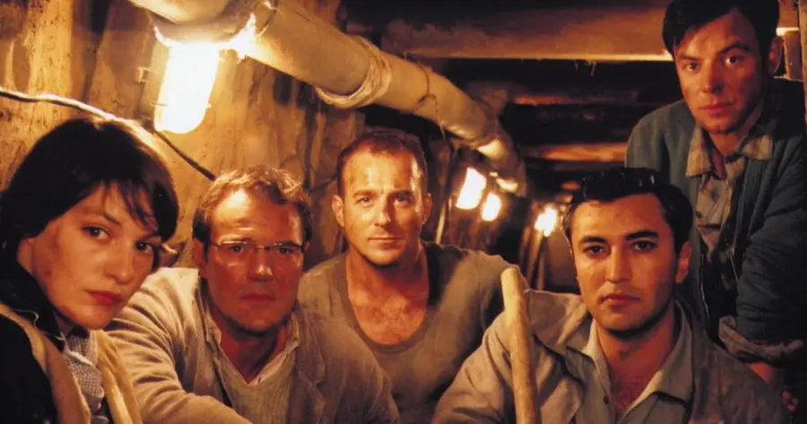 หนังสงครามเย็น เรื่อง The Tunnel 2001