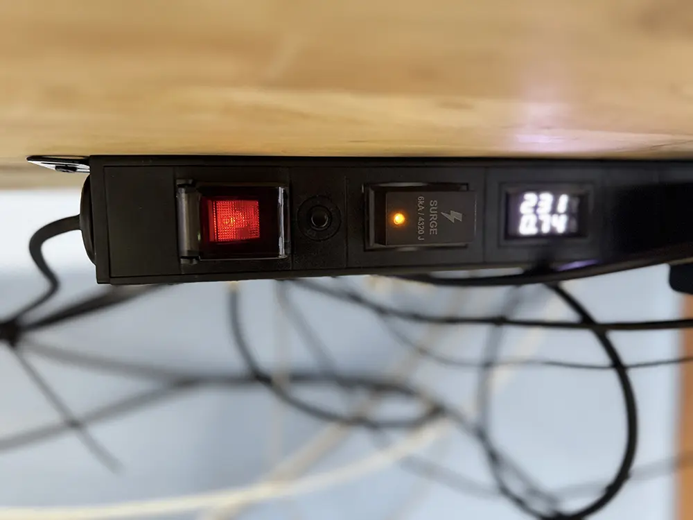 ปลั๊กไฟ GLINK GPDU-13 รุ่น 8 ช่อง