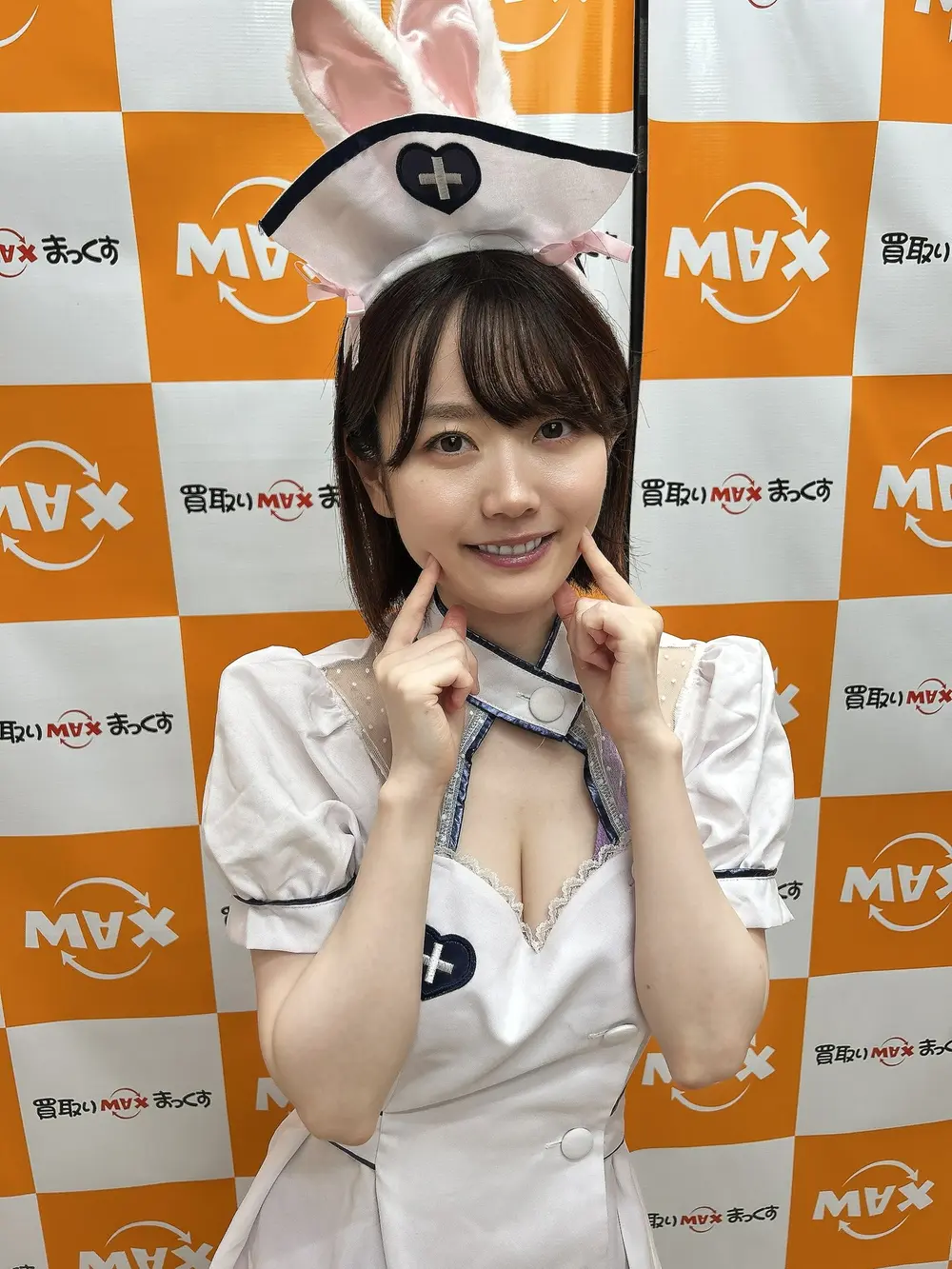 Sakura Miura สวมชุดคอสตูมในอีเวนต์ญี่ปุ่น