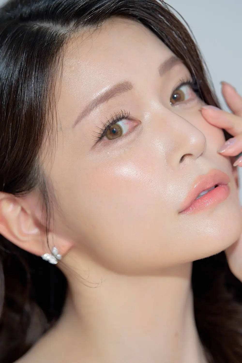 Mary Tachibana ในภาพถ่ายใบหน้าระยะใกล้