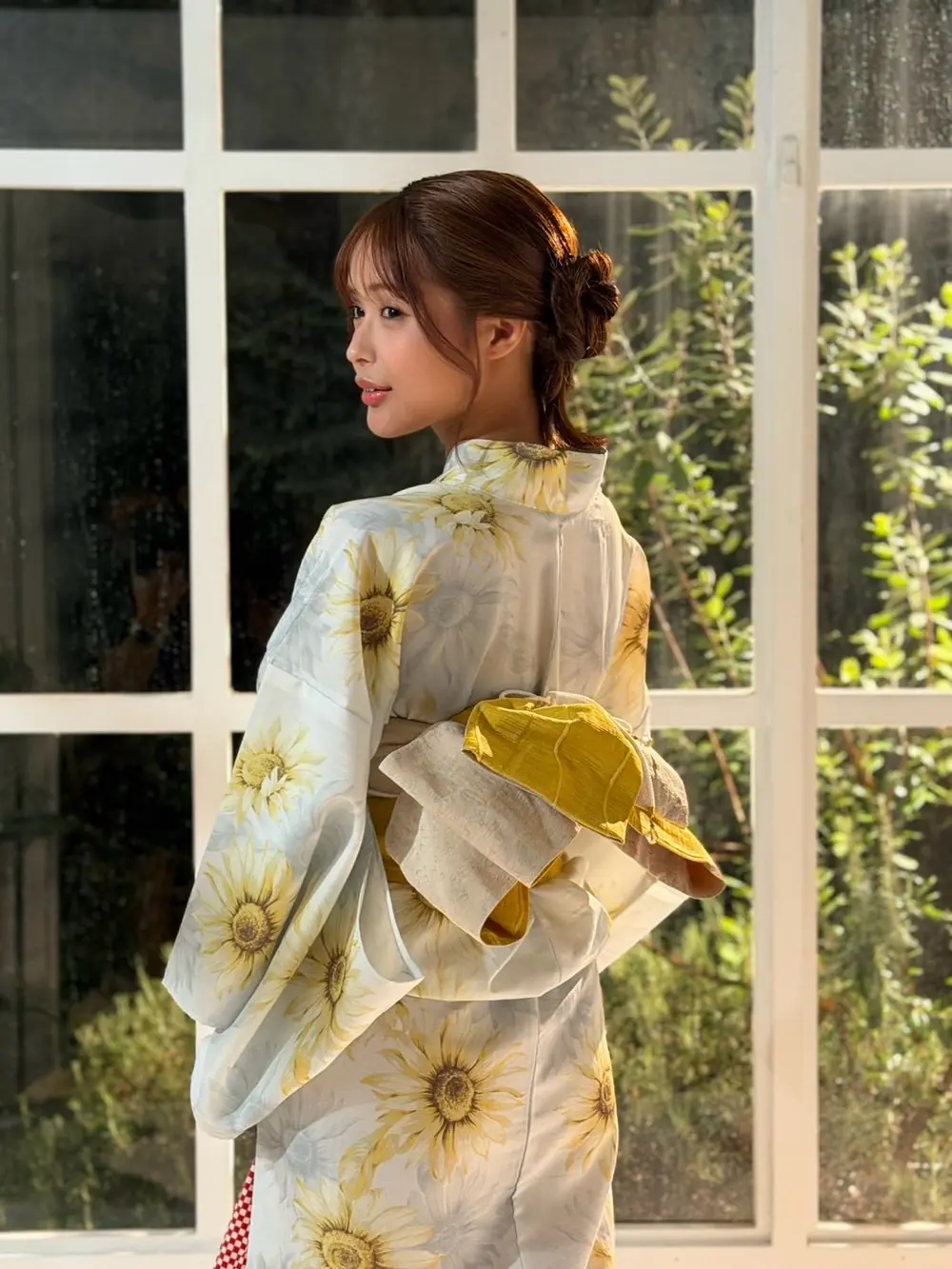 Mitsuri Nagahama สวมชุดยูกาตะในภาพถ่ายไลฟ์สไตล์
