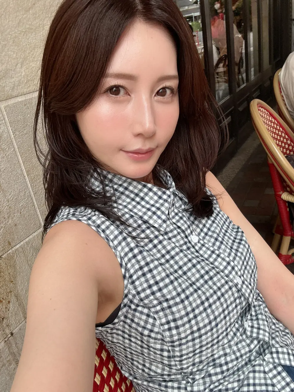 Aki Sasaki ในบรรยากาศกลางแจ้งระหว่างกิจกรรมออนไลน์