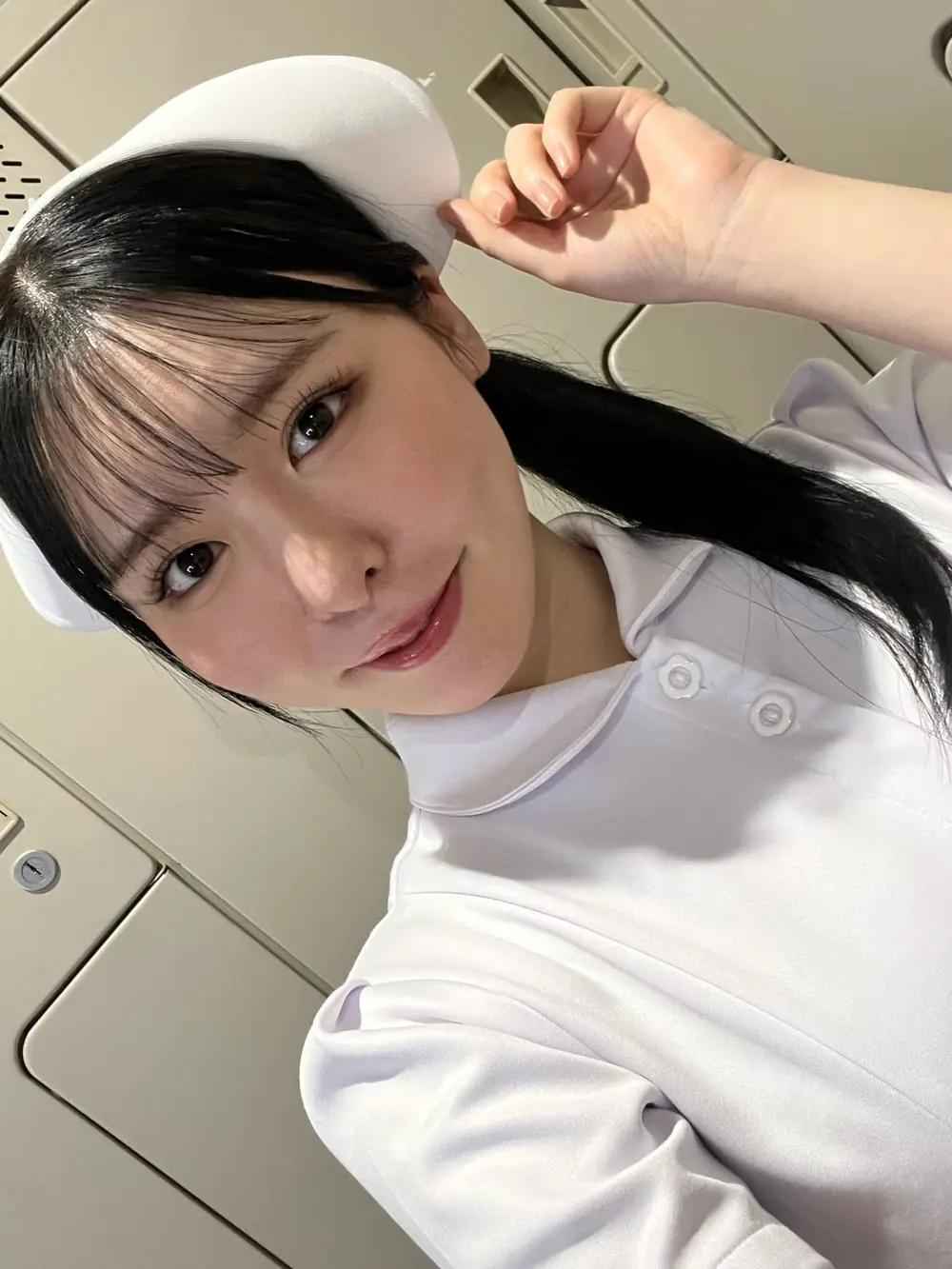 Rei Kuroshima สวมชุดคอสเพลย์พยาบาลสีขาว