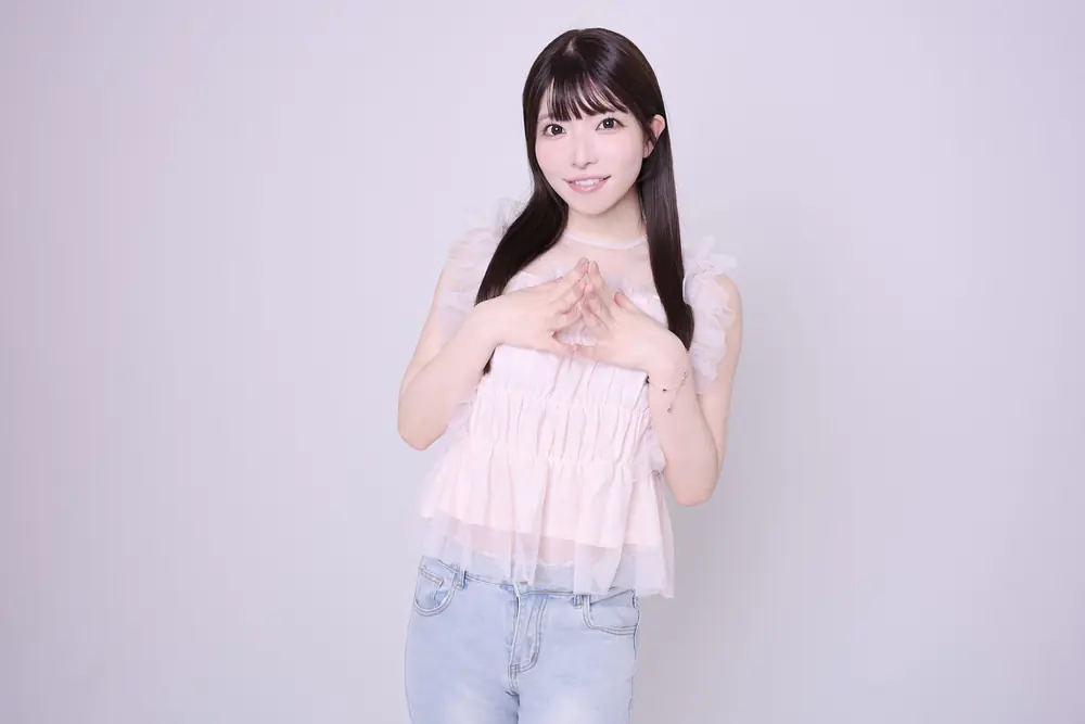 Ai Uehara ในภาพพอร์ตเทรตจากบัญชีทางการ