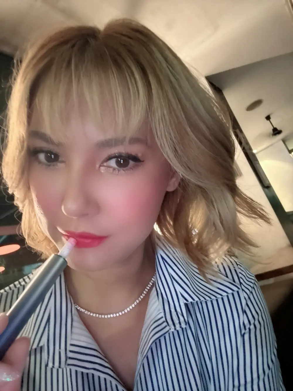 Maria Ozawa ในภาพพอร์ตเทรตระหว่างแต่งหน้า