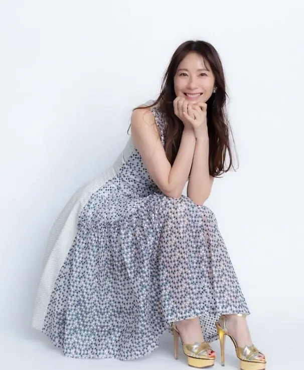 Yuma Asami ในภาพถ่ายแฟชั่นสตูดิโอ
