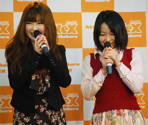 Rio Hamasaki ร่วมพูดคุยกับ Makise Misa บนเวที