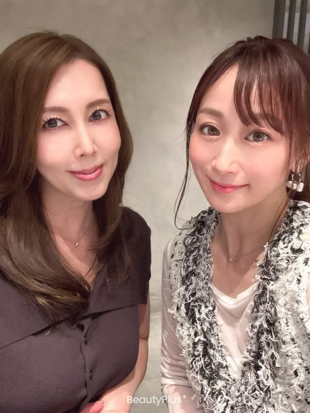 Yumi Kazama ในภาพร่วมงานไวน์และอาหาร