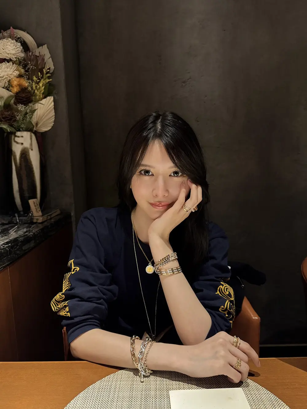 Minami Aizawa ในบรรยากาศร้านอาหาร