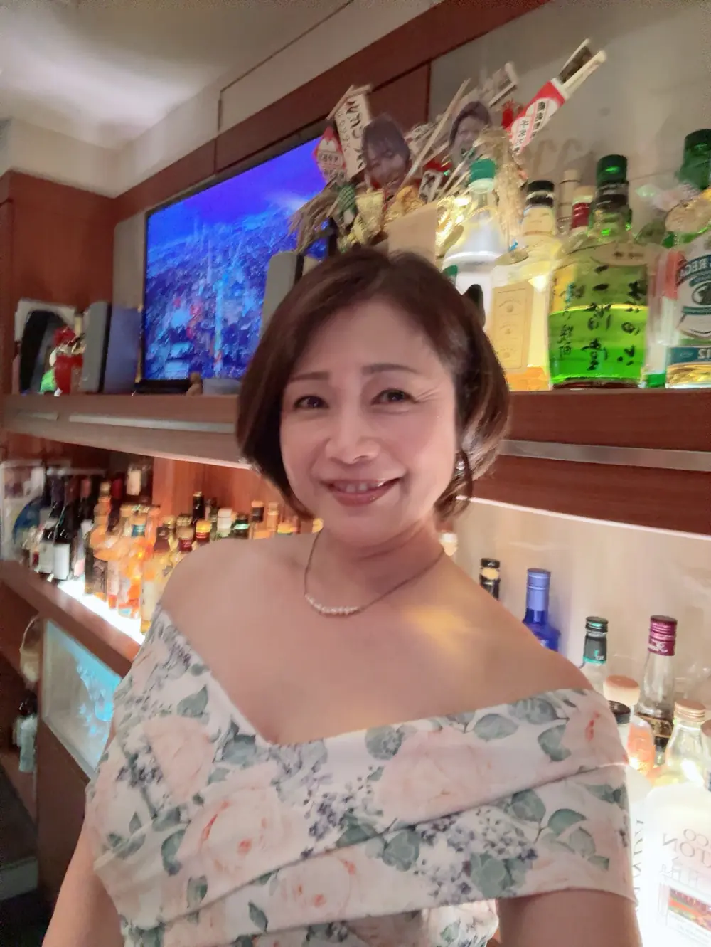 Maki Tomoda ในบรรยากาศบาร์