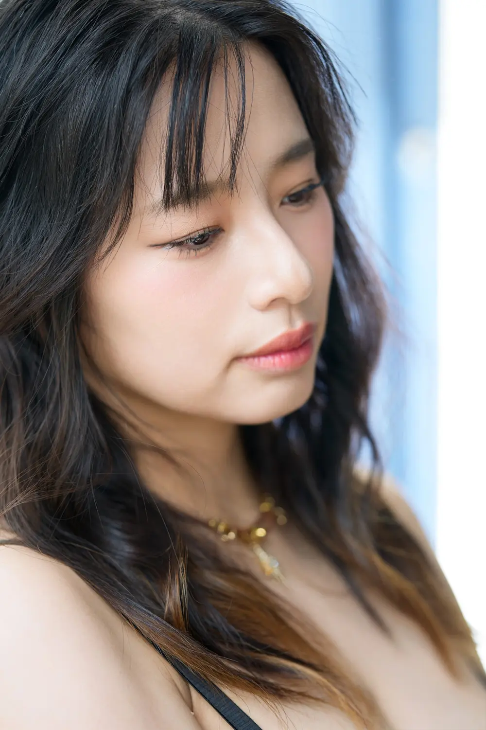 Hana Haruna ในภาพพอร์ตเทรตลุคเรียบหรู