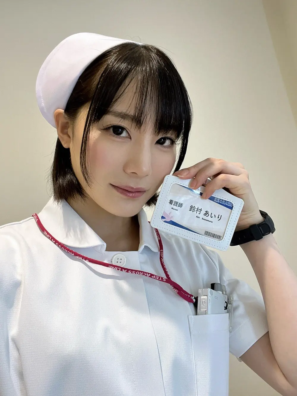 Airi Suzumura ในลุคพยาบาลจากบัญชี X ทางการ