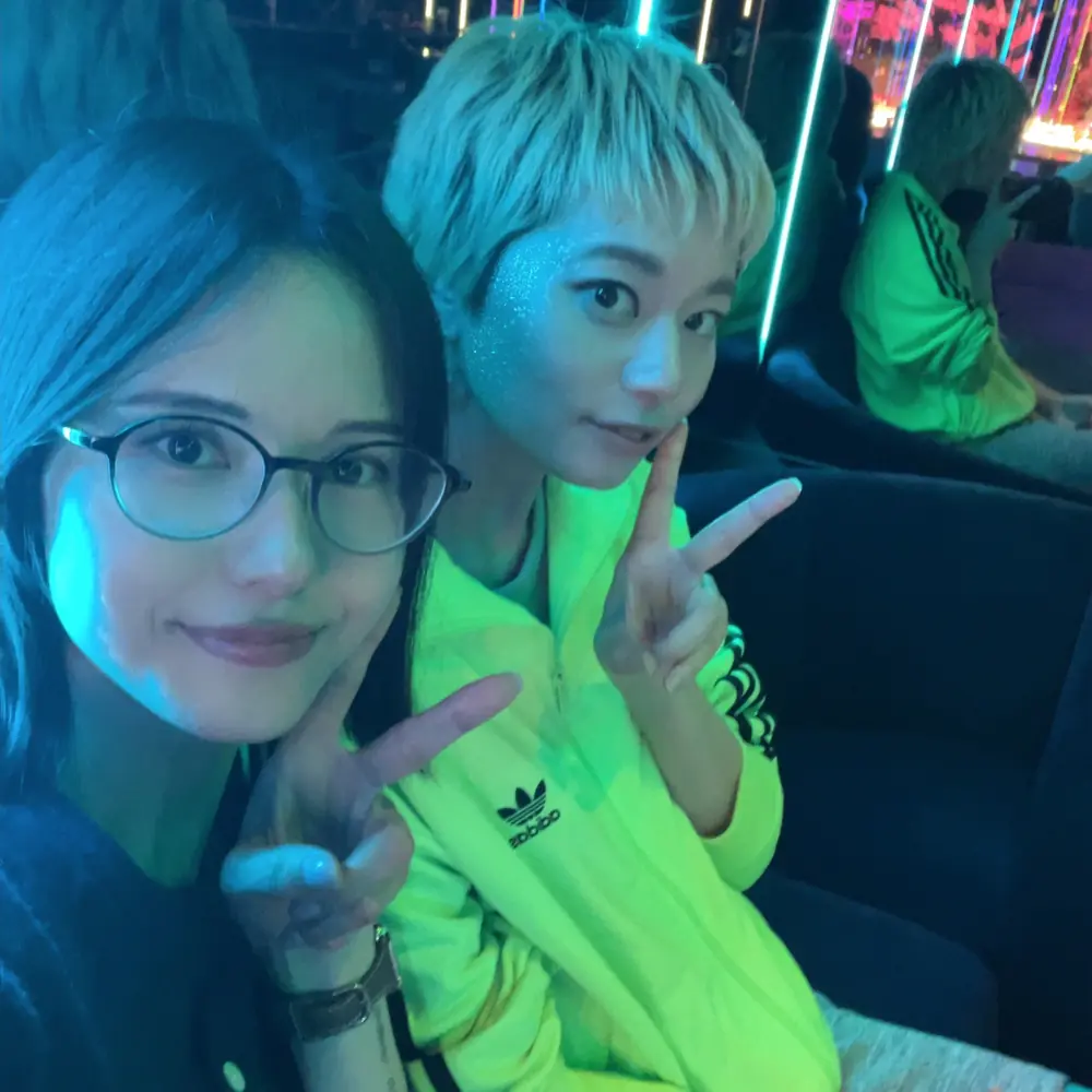 Ayaka Mutou ในบรรยากาศกิจกรรมช่วงกลางคืน