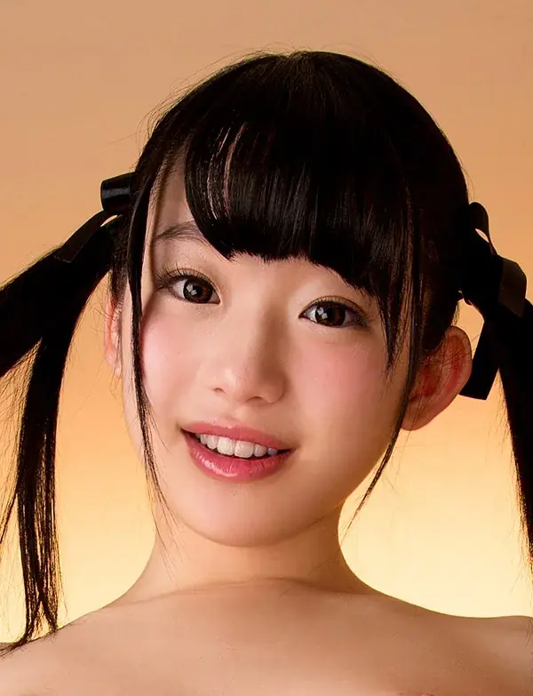 Yuna Himekawa ในภาพพอร์ตเทรตสตูดิโอ