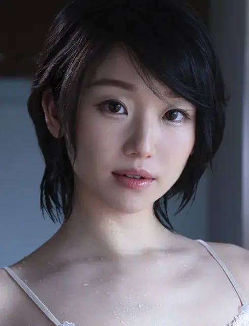Yuna Himekawa ในลุคผมสั้น
