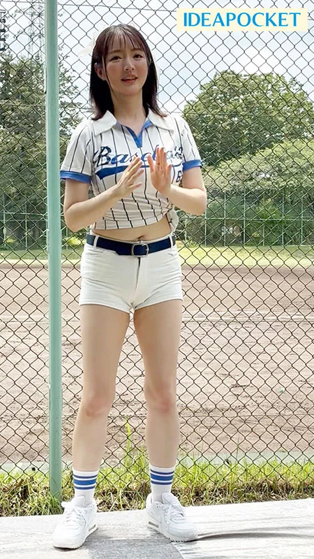Sua Yun ในชุดเบสบอลจากภาพประชาสัมพันธ์ IDPC-035